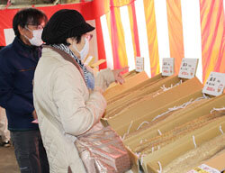 サンふじ・ナガイモ・新酒ワイン祭り開催