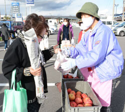 軽ットラ市最終日　来年の再開を願って