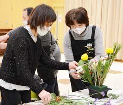 フラワーアレンジメント教室を楽しむ　花のある暮らしを！