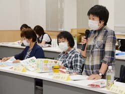 女性部で研修　エーコープマーク品学ぶ