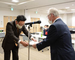 松本新規就農者育成対策事業修了式・開講式　17期生3人が担い手として独立へ