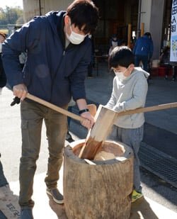 ファンクラブ交流会を開催　餅つきとおやきづくりに笑顔
