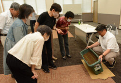 輪作と残渣で収量アップ　はつらつ大学で家庭菜園の指導