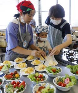 地元小学生に夏休みの思い出づくりを　公民館で催しを開催