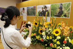 美術館を花で彩る　ハイランドフラワー展示