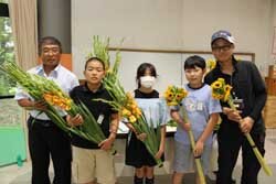 地元の農業知ってほしい　夏の花をプレゼント