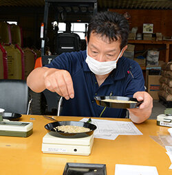 今年も自慢の新米できました　「つきあかり」初検査