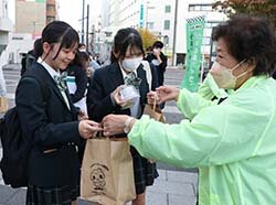 地元農産物を味わって　生産者から消費者へ思い届ける