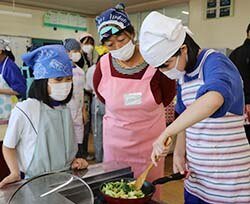 わくわくクラブ料理教室　地元の農産物で食育活動