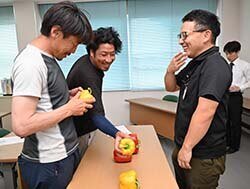 気候変動に合わせて対策を　パプリカ目揃会開催