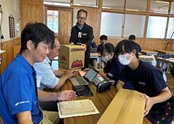 JAへの出荷用段ボールに着眼　カプセルトイで山形村特産品をPR