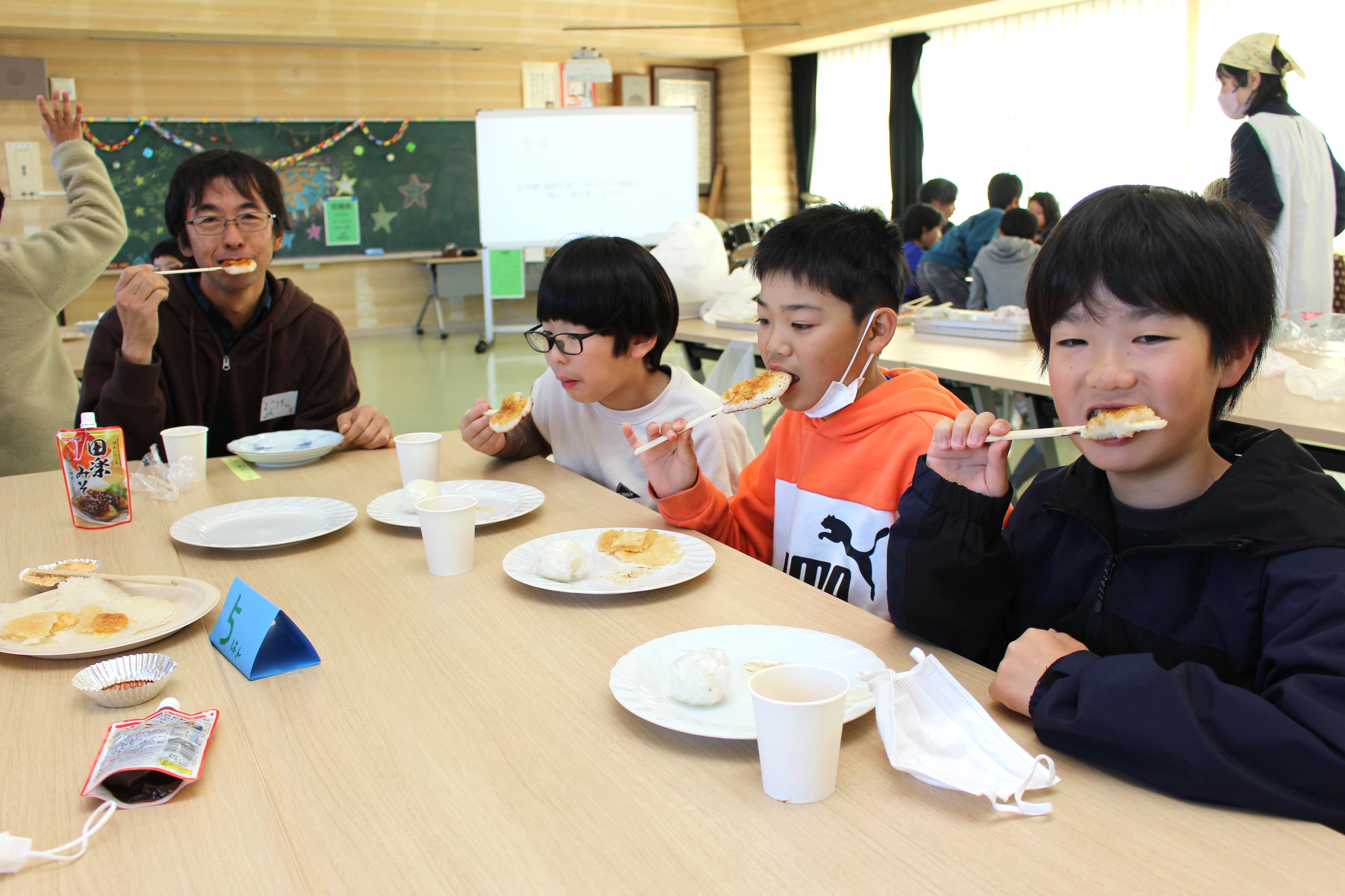 小学生児童が収穫祭を開催　感謝の気持ちをかたちに