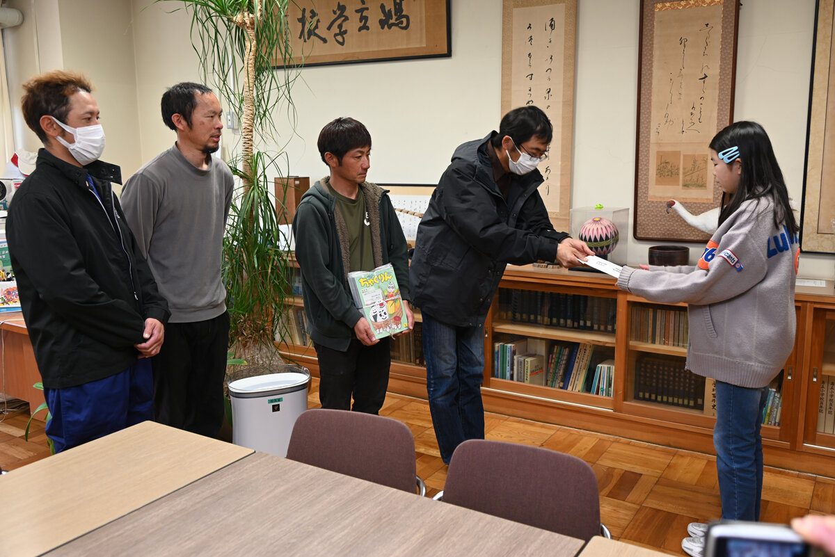 食と農を知ってもらう機会を　島立小学校ちゃぐりん寄贈