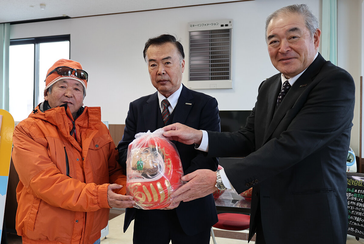 だるまと共に初貯金