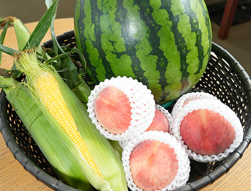 すいかや桃など旬の味覚が大集合